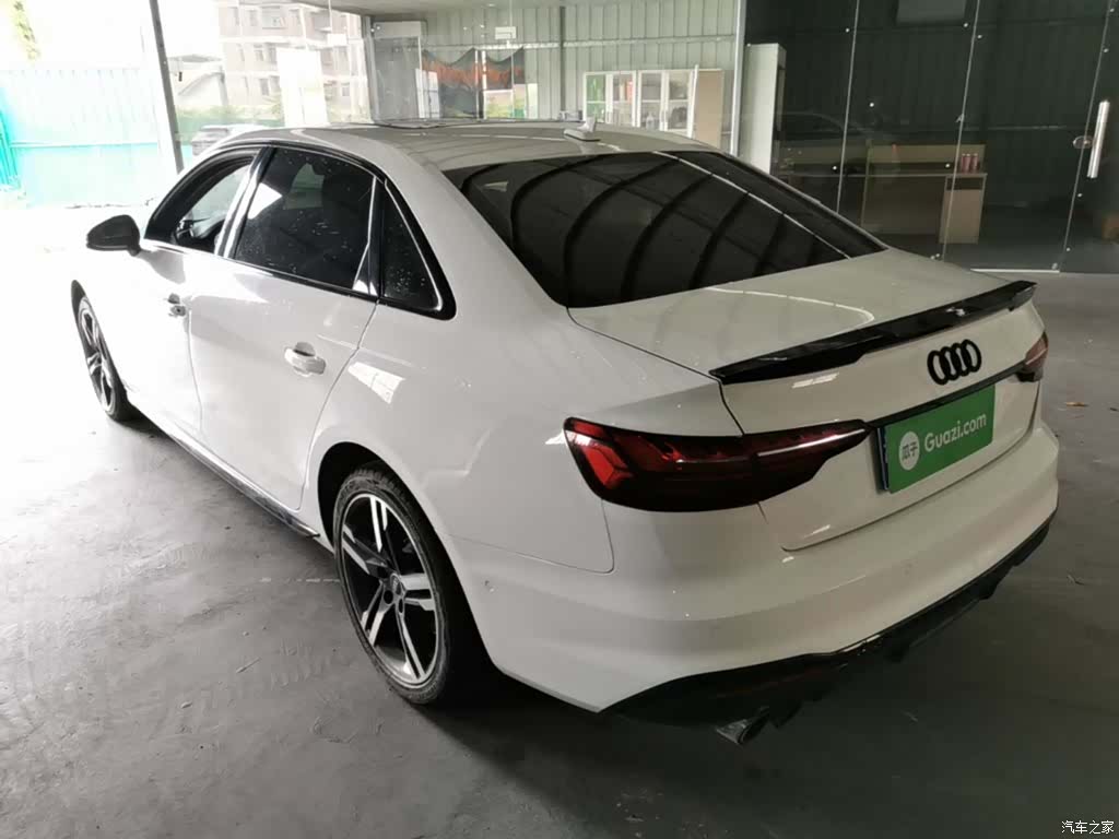 Audi A4L, 2022 все фото