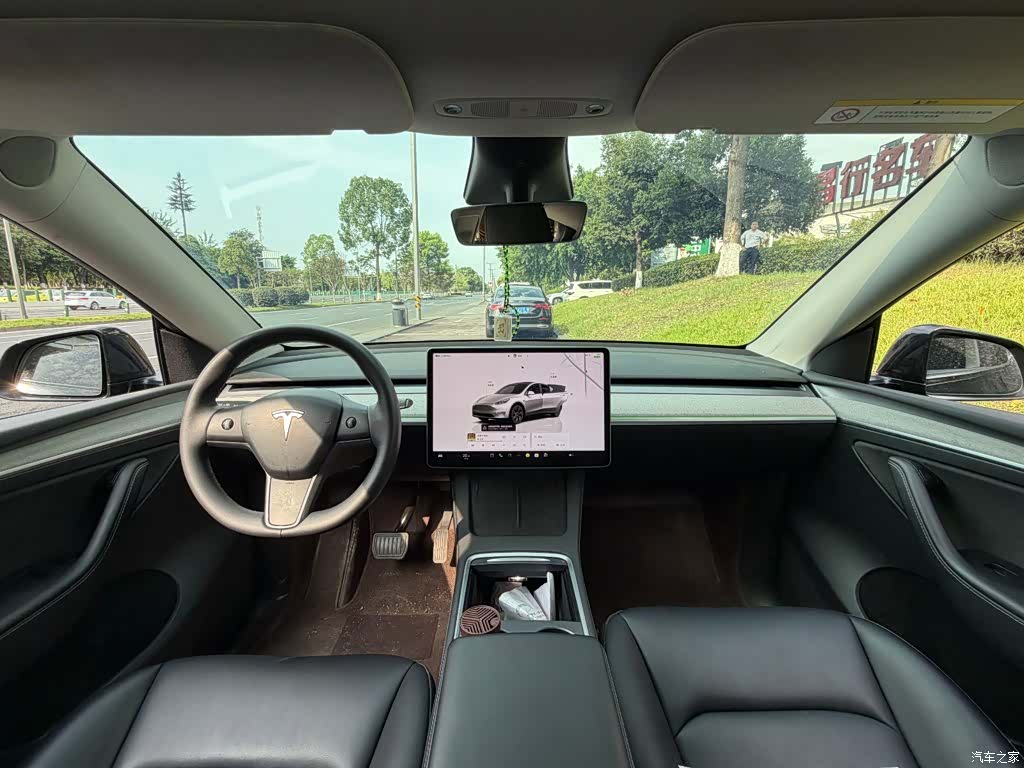 Tesla Model Y, 2023 13