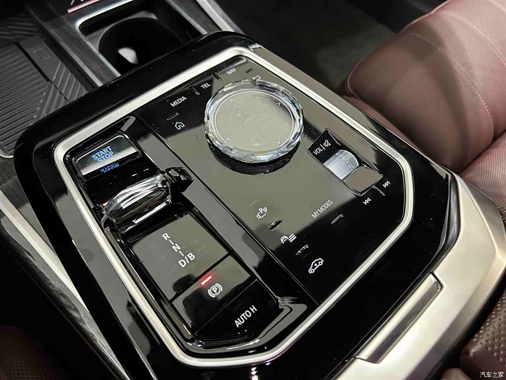 BMW i7, 2024 10