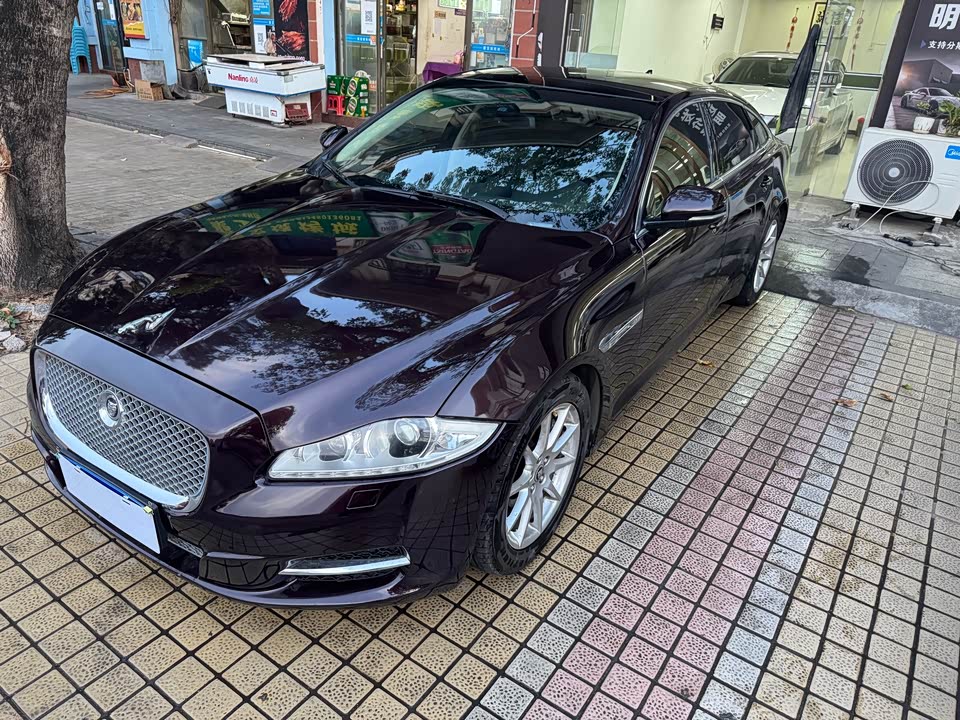 Jaguar XJ