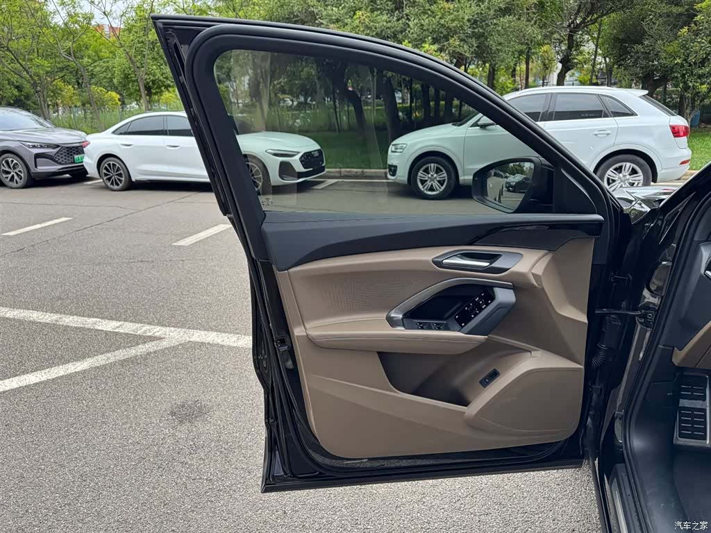 Audi Q5L, 2025 13