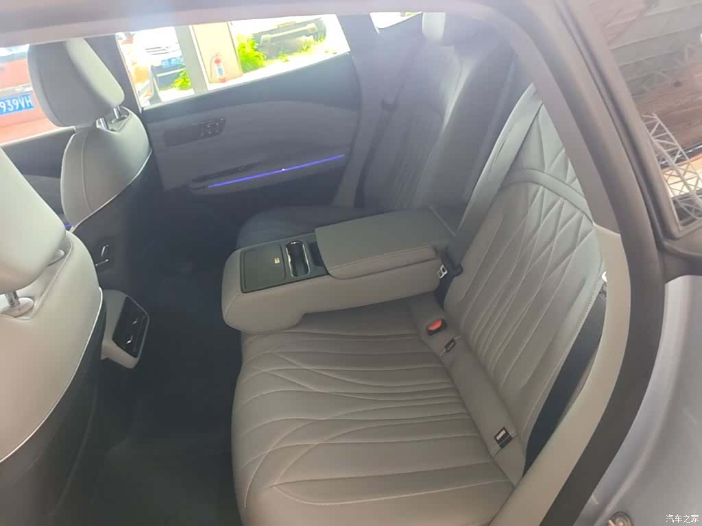 Geely E8, 2025 17
