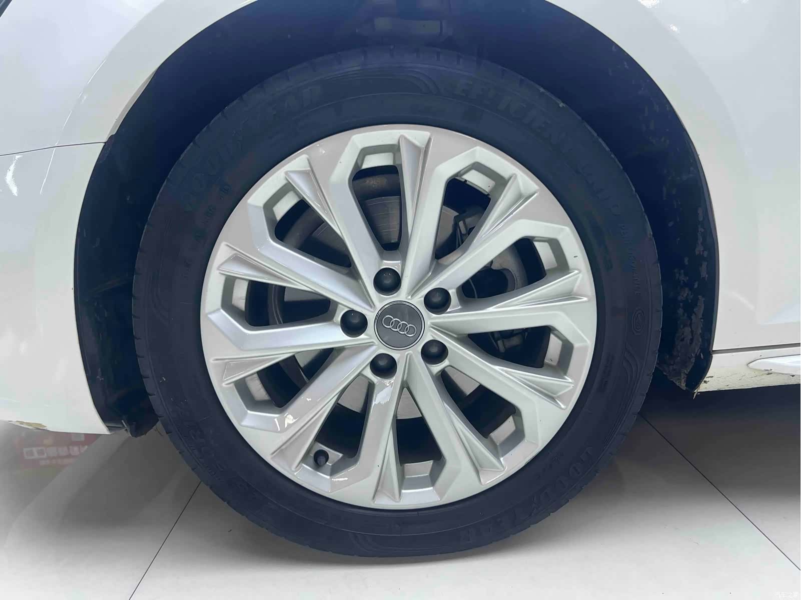 Audi A4L, 2019 все фото