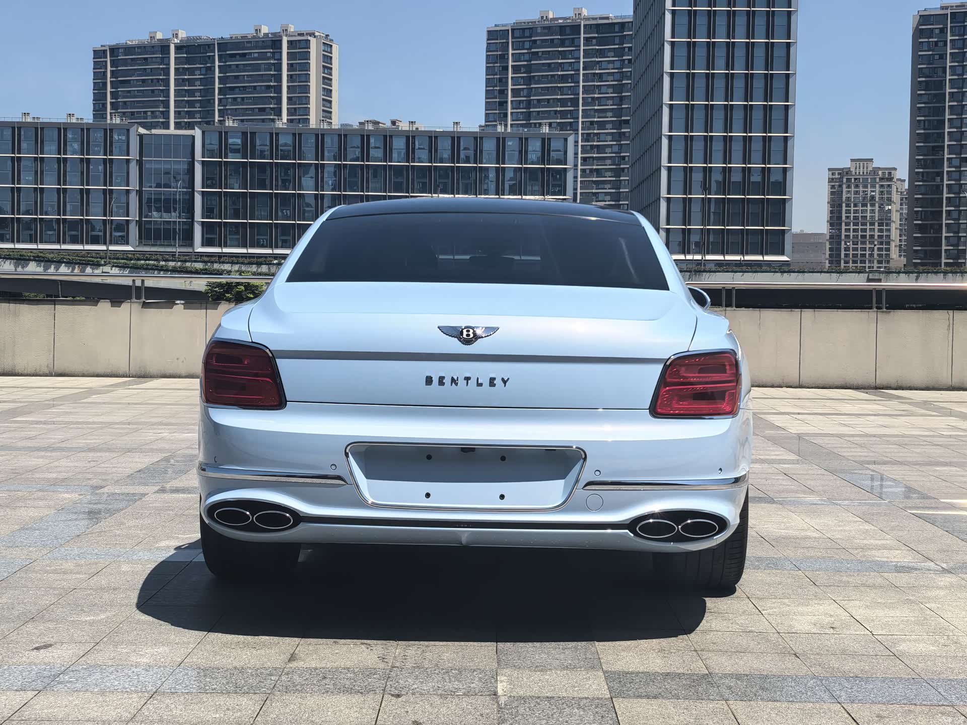 Bentley Flying Spur, 2023 все фото