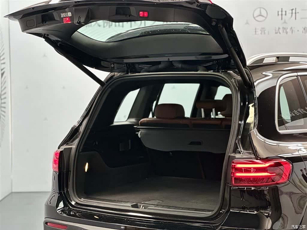 Mercedes-Benz EQB, 2024 3