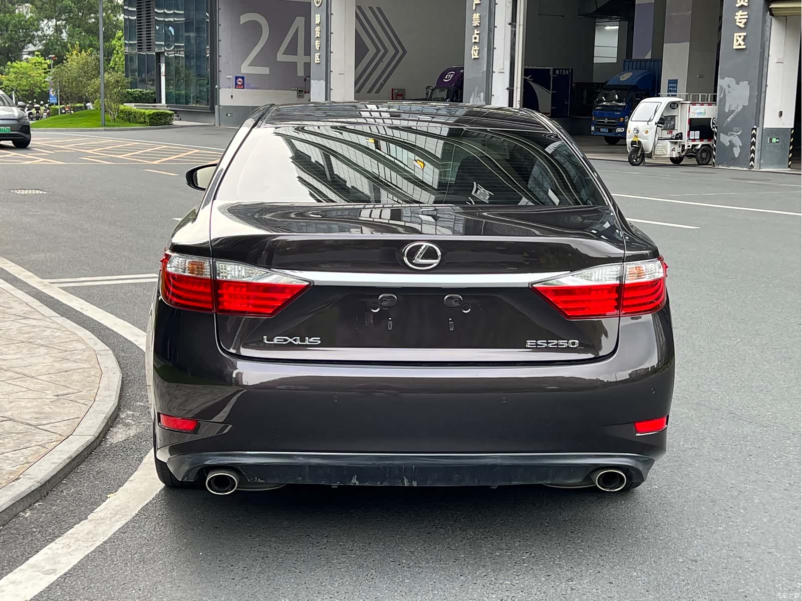 Lexus ES, 2014 9