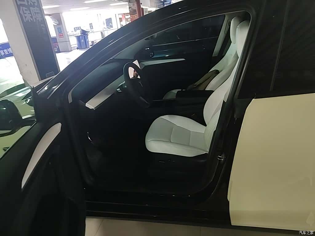 Tesla Model Y, 2023 15