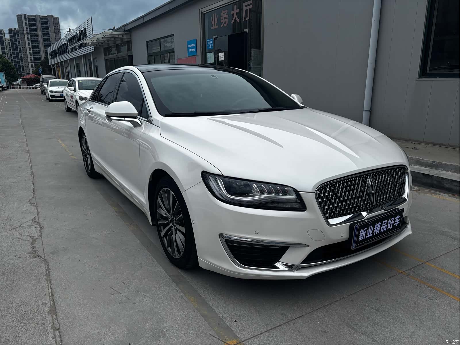 Lincoln MKZ, 2019 3