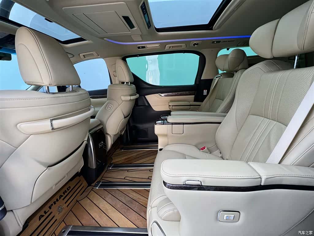 Toyota Alphard, 2022 24