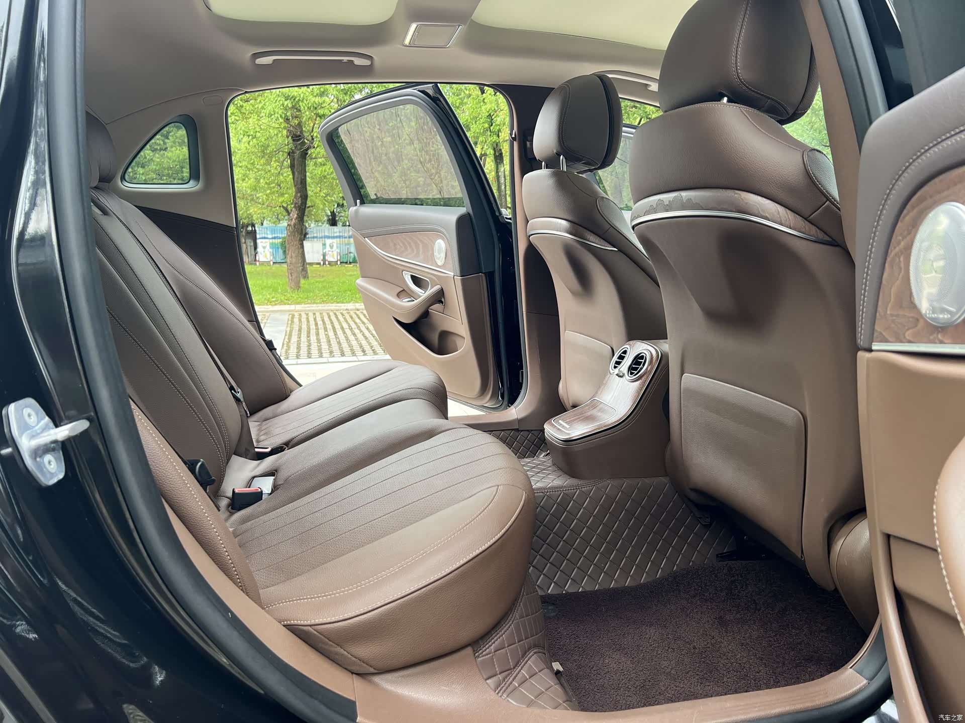Mercedes-Benz E-Class, 2022 10