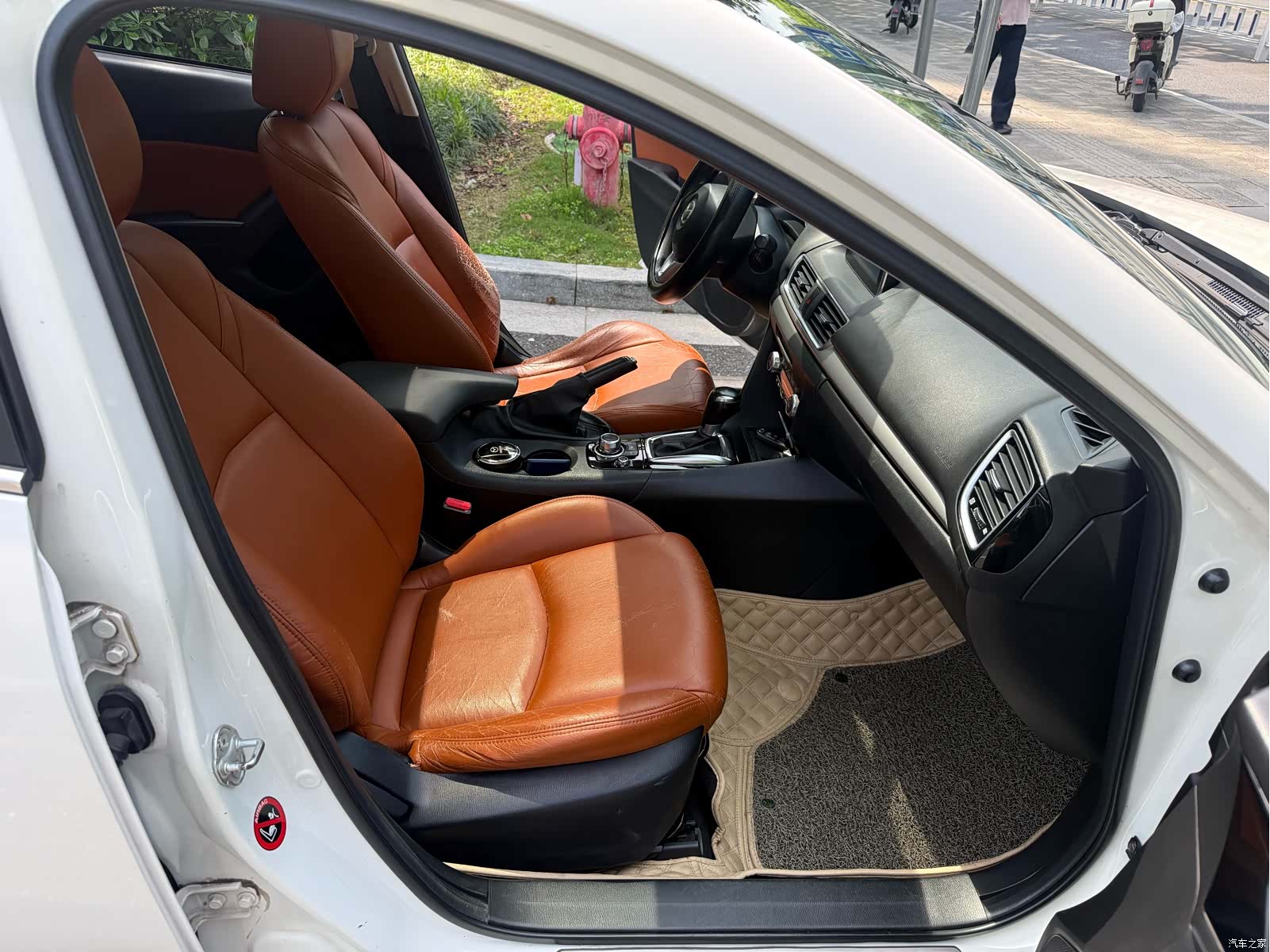 Mazda Mazda3, 2014 10