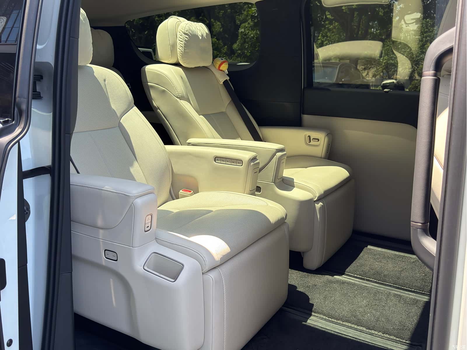 Li Auto MEGA, 2025 все фото