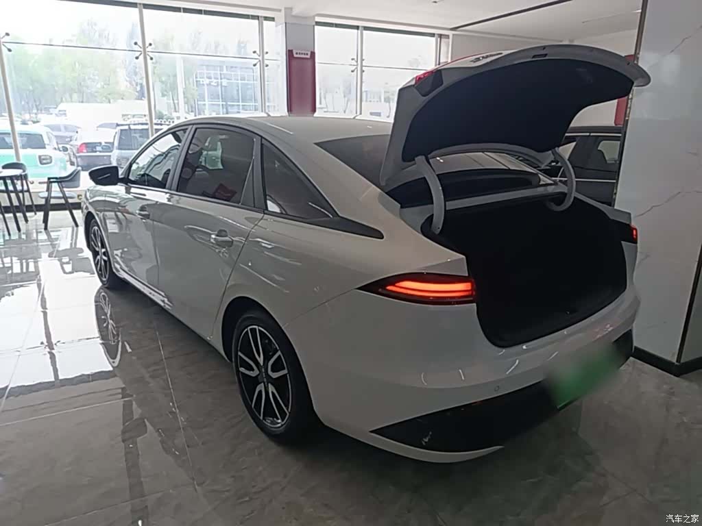 Roewe D6, 2025 все фото
