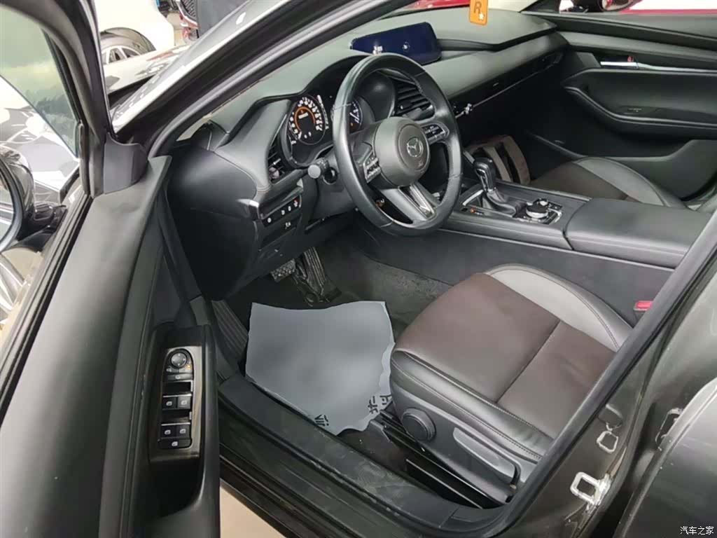 Mazda Mazda3, 2022 16