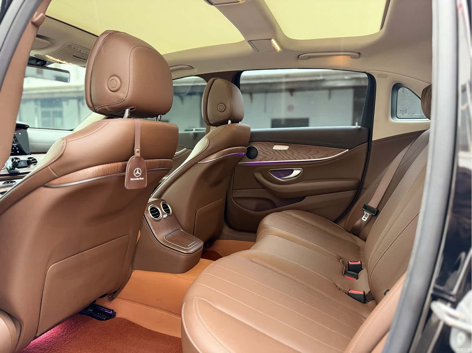 Mercedes-Benz E-Class, 2022 18