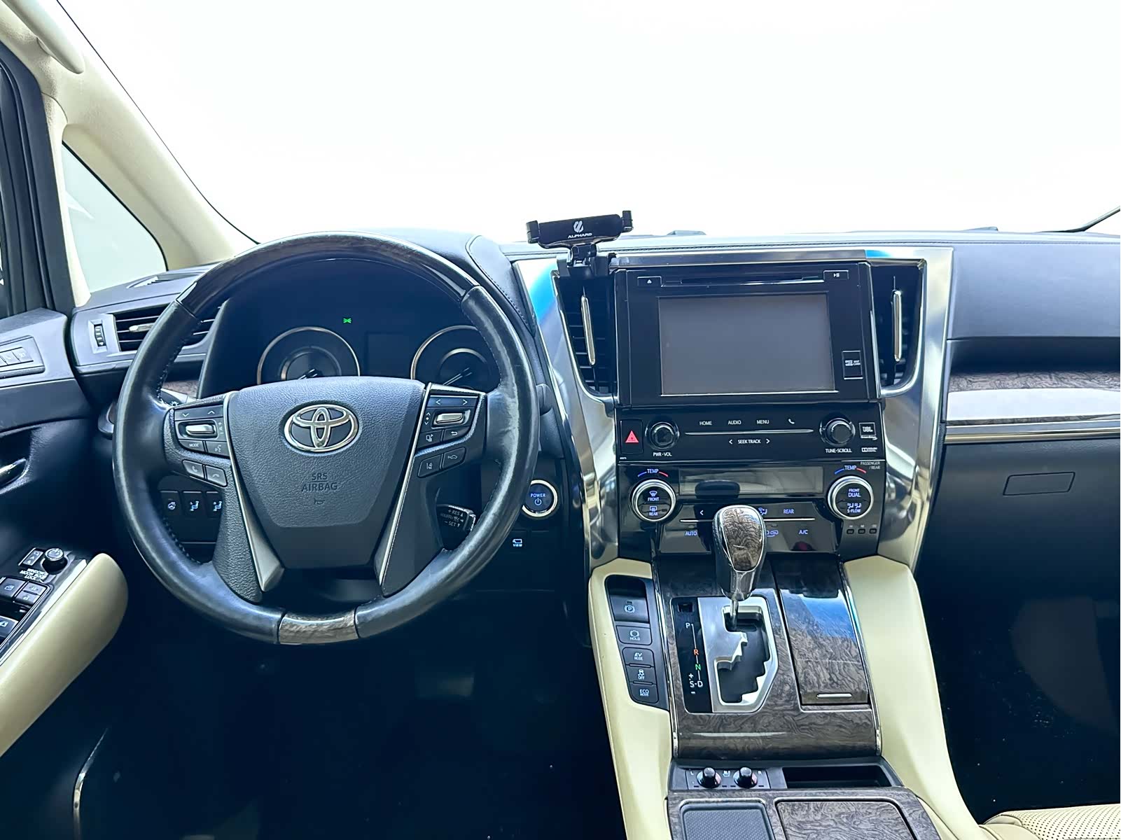 Toyota Vellfire, 2020 9