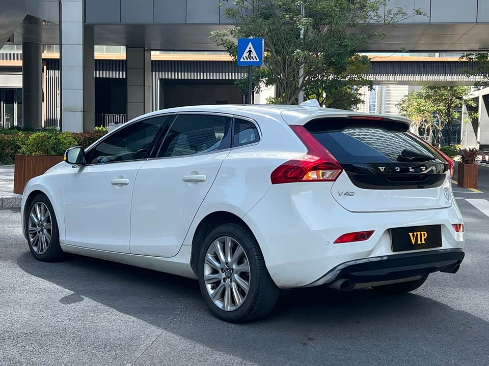 Volvo V40