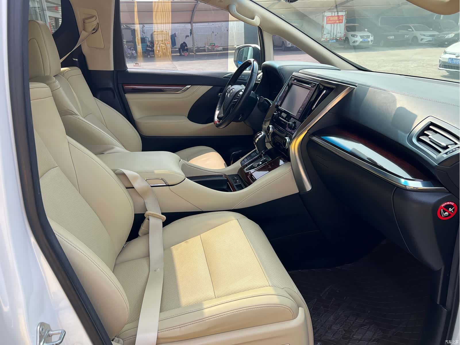 Toyota Alphard, 2015 10