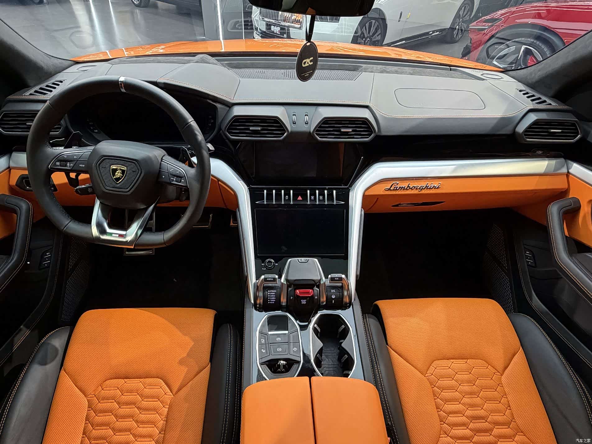 Lamborghini Urus, 2023 все фото