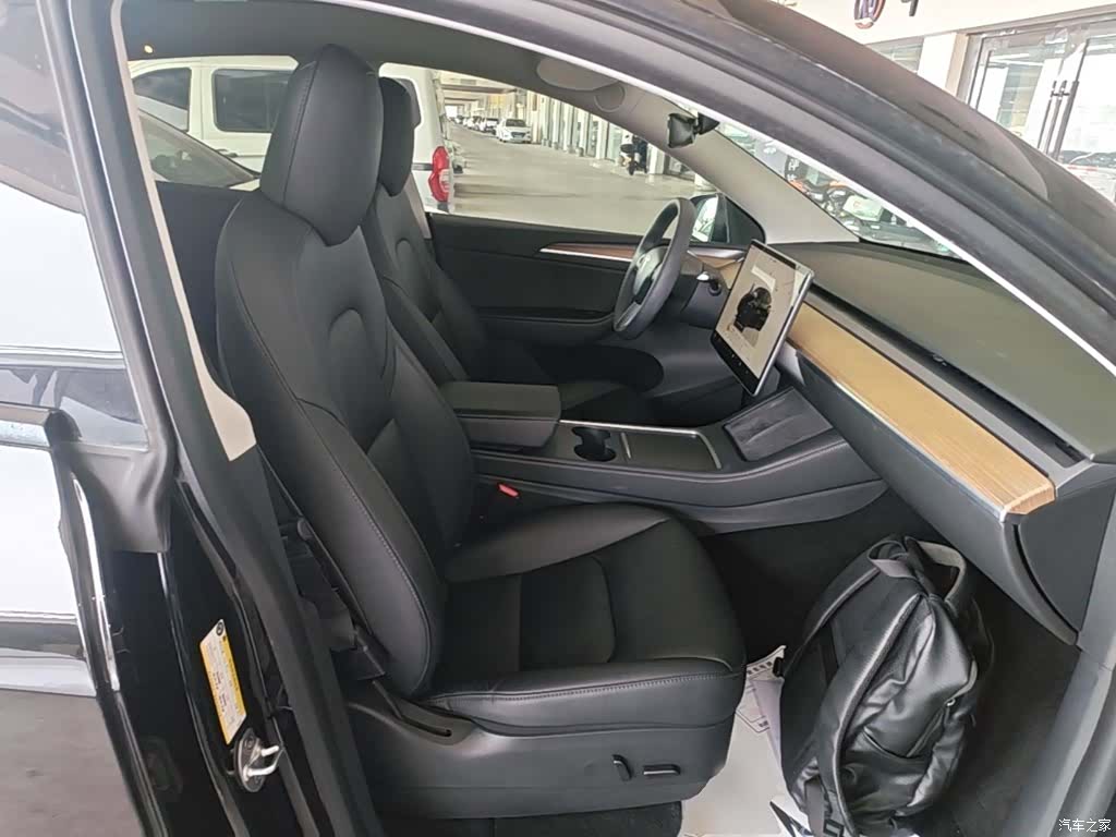 Tesla Model Y, 2022 25