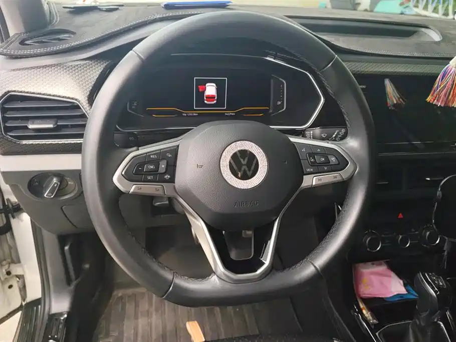 Volkswagen Exploring the shadow