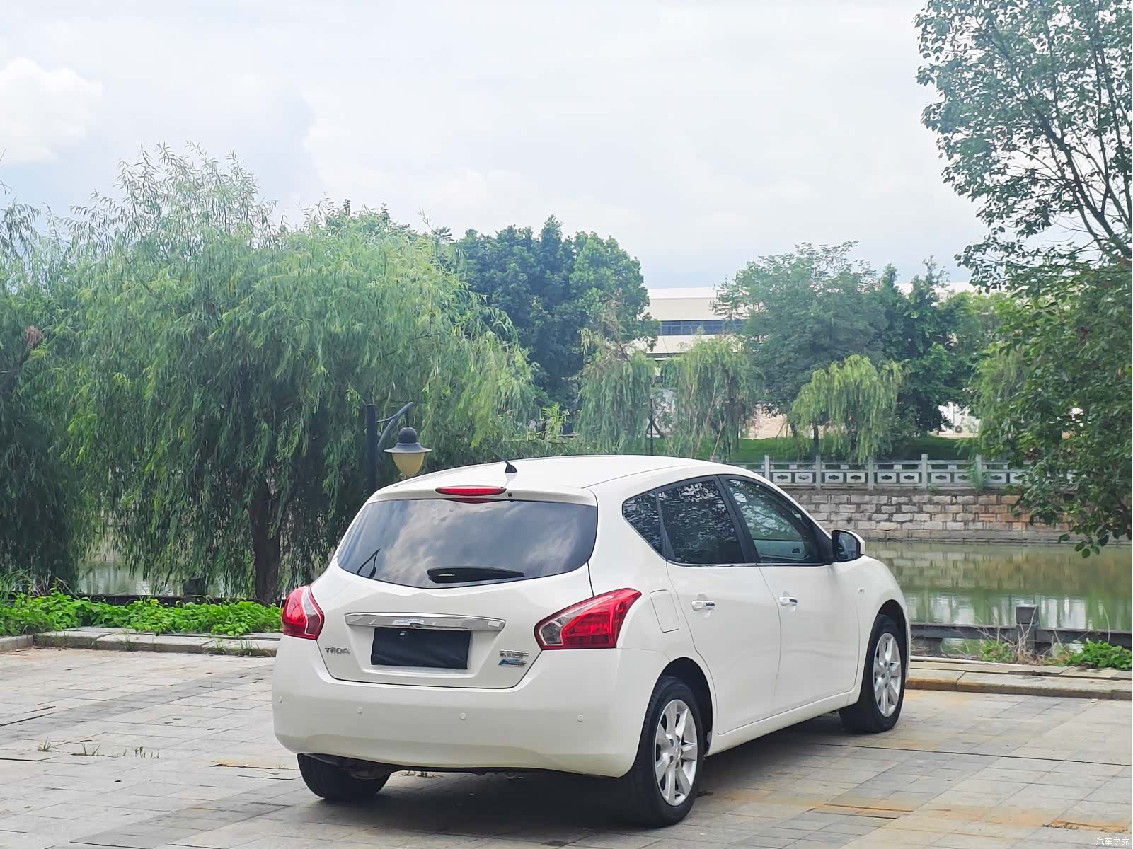 Nissan Tiida, 2012 4