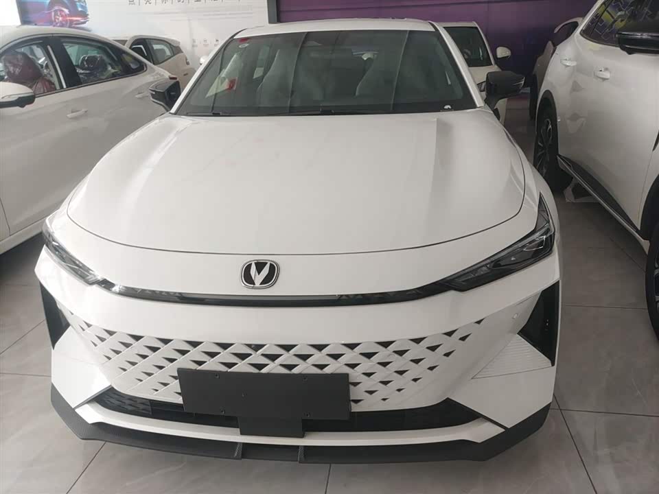 Changan UNI-V Smart iDD Changan UNI-V Smart iDD