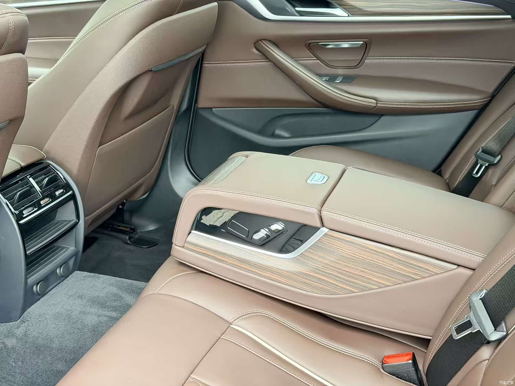 BMW 5 Series, 2019 34