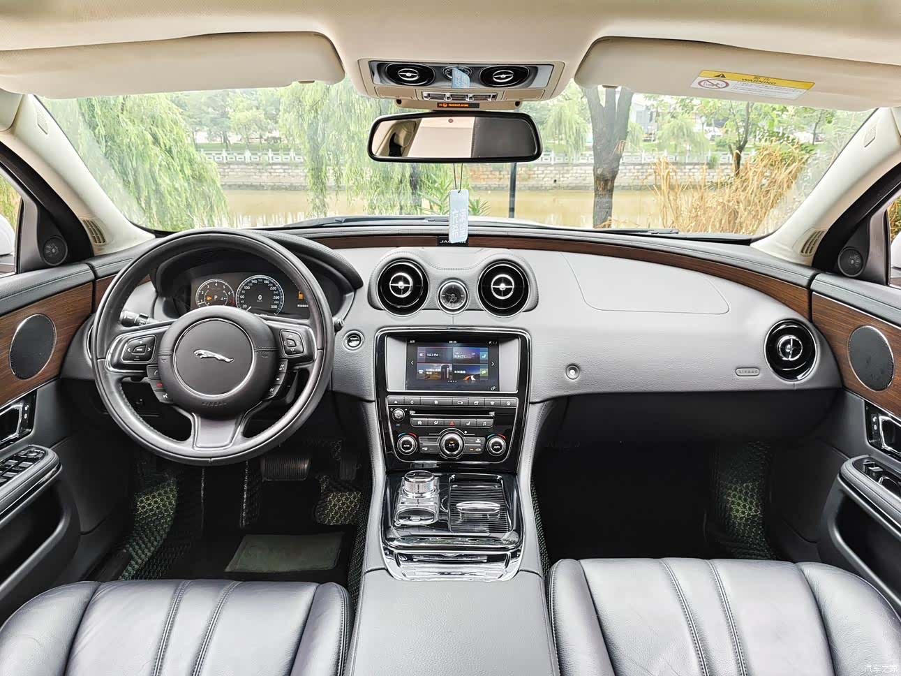 Jaguar XJ, 2019 14