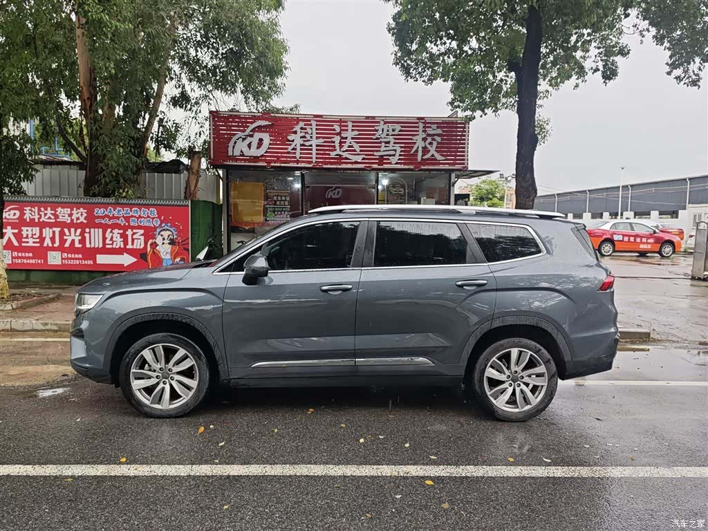 Geely Haoyue, 2022 3