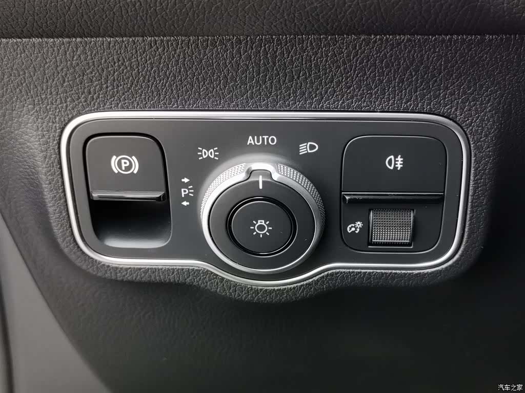 Mercedes-Benz GLB, 2024 21