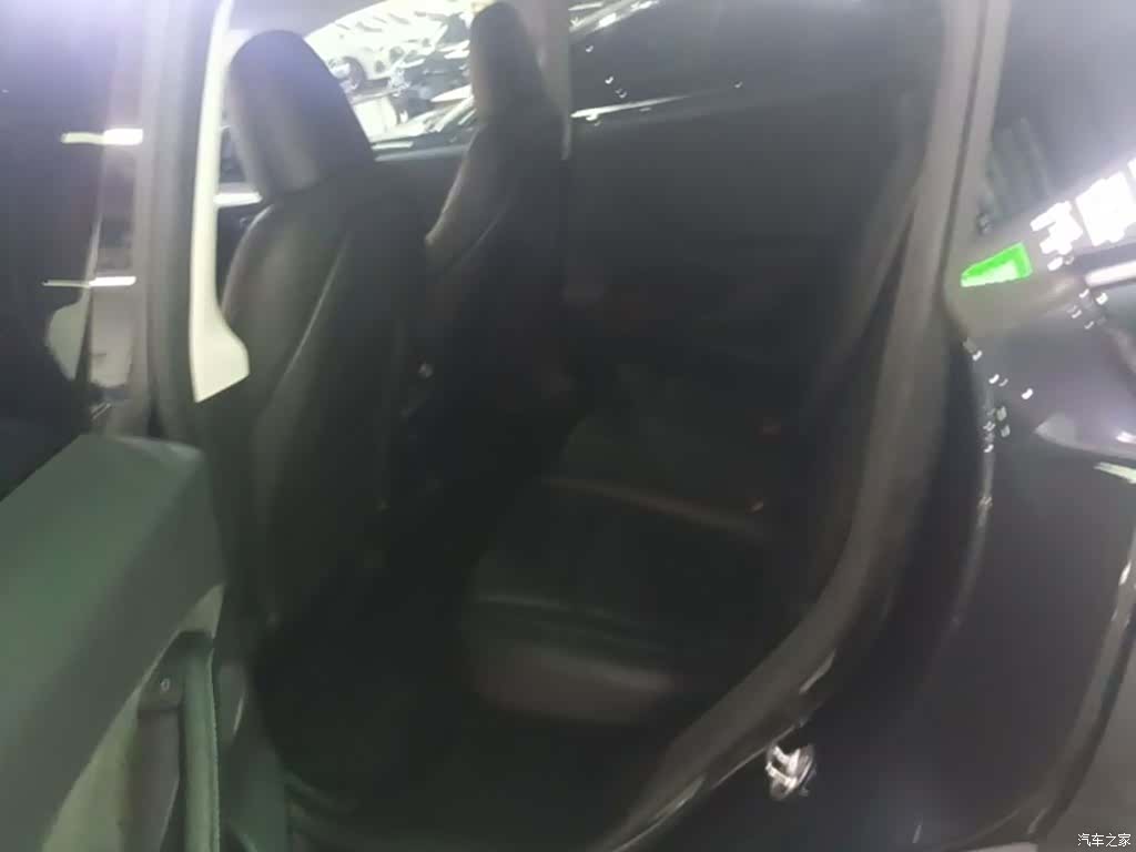 Tesla Model Y, 2024 17