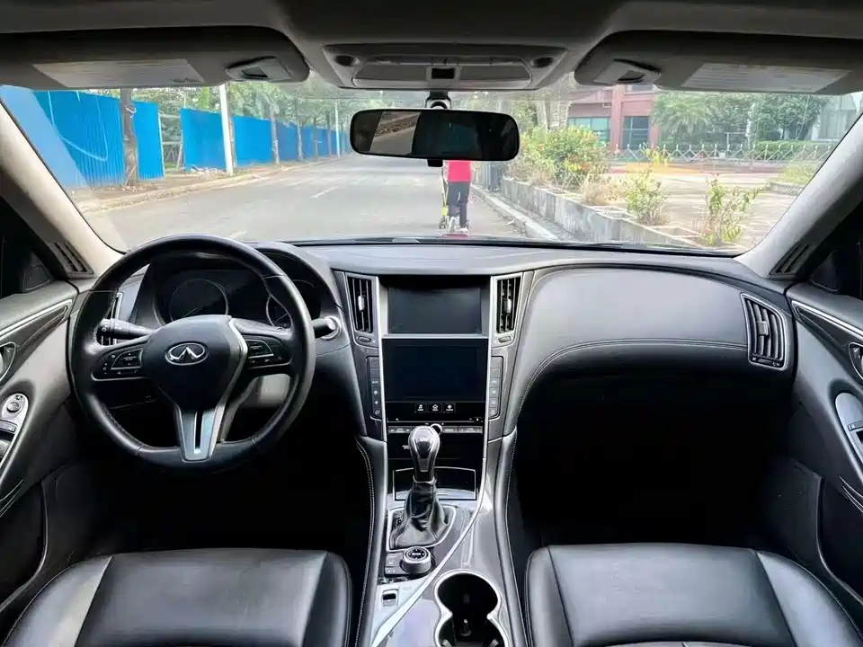 Infiniti Q50L