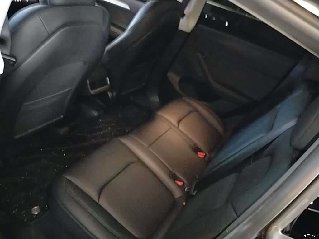 Tesla Model Y, 2024 17