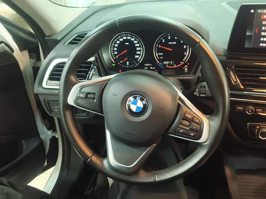 BMW 1 Series 2022, фото 10