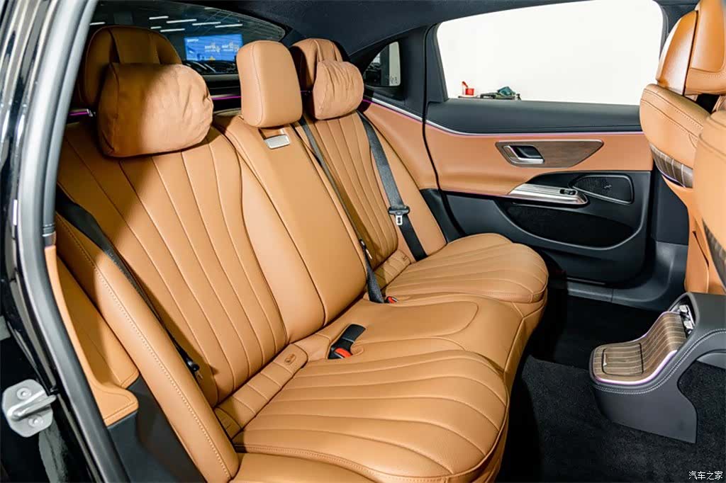 Mercedes-Benz E-Class, 2025 22