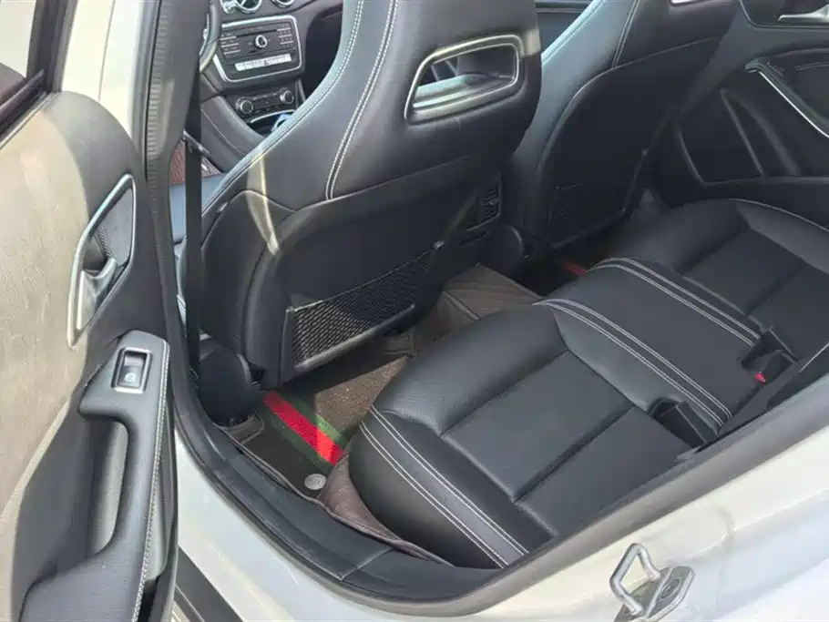 Mercedes-Benz GLA Mercedes-Benz GLA