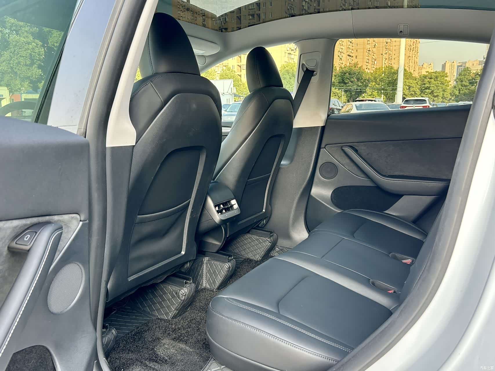 Tesla Model Y, 2024 13