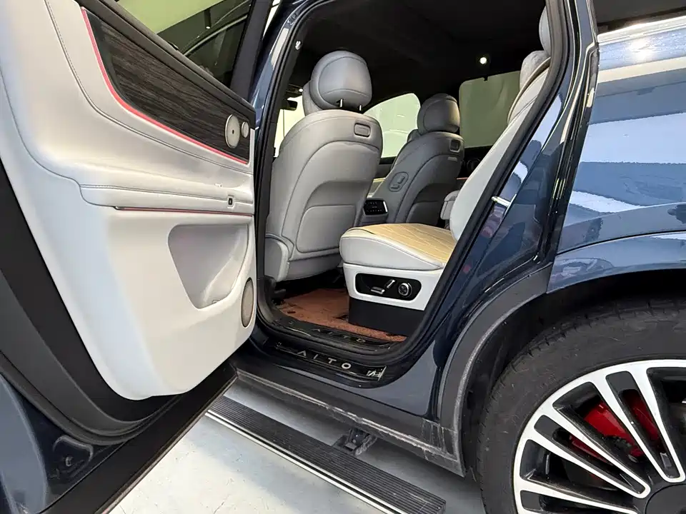 AITO Ask the world M9