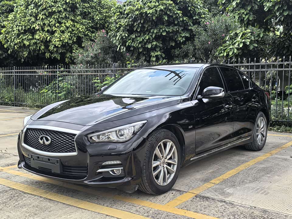 Infiniti Q50L