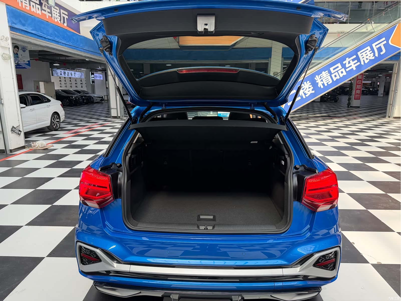 Audi Q2L, 2023 15