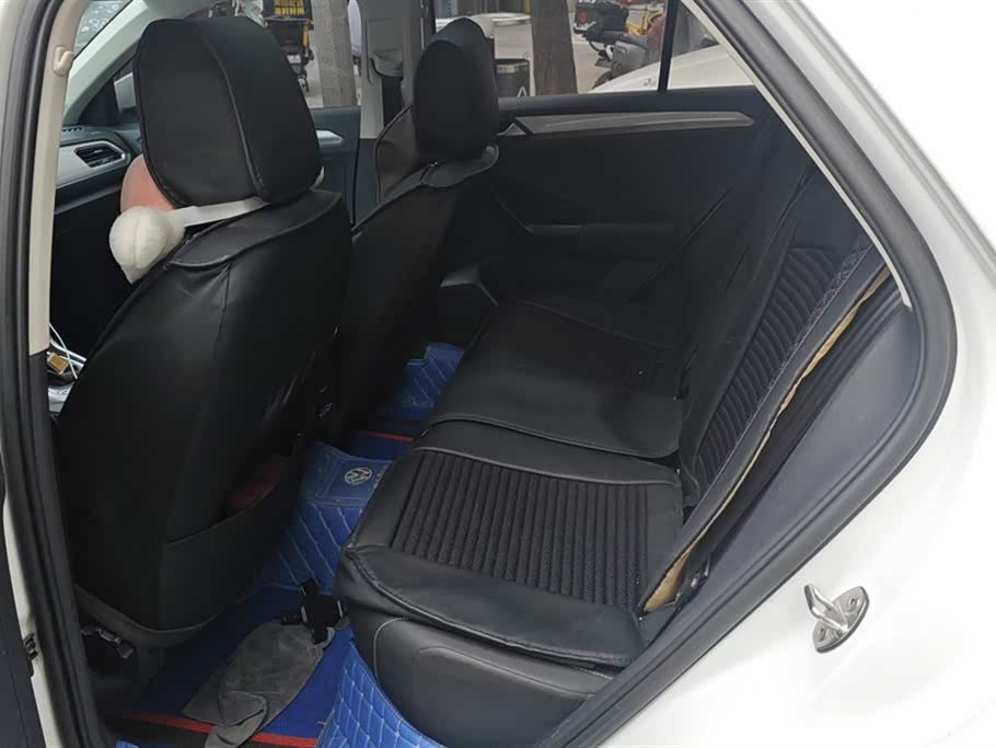 Volkswagen T-ROC exploring Songs