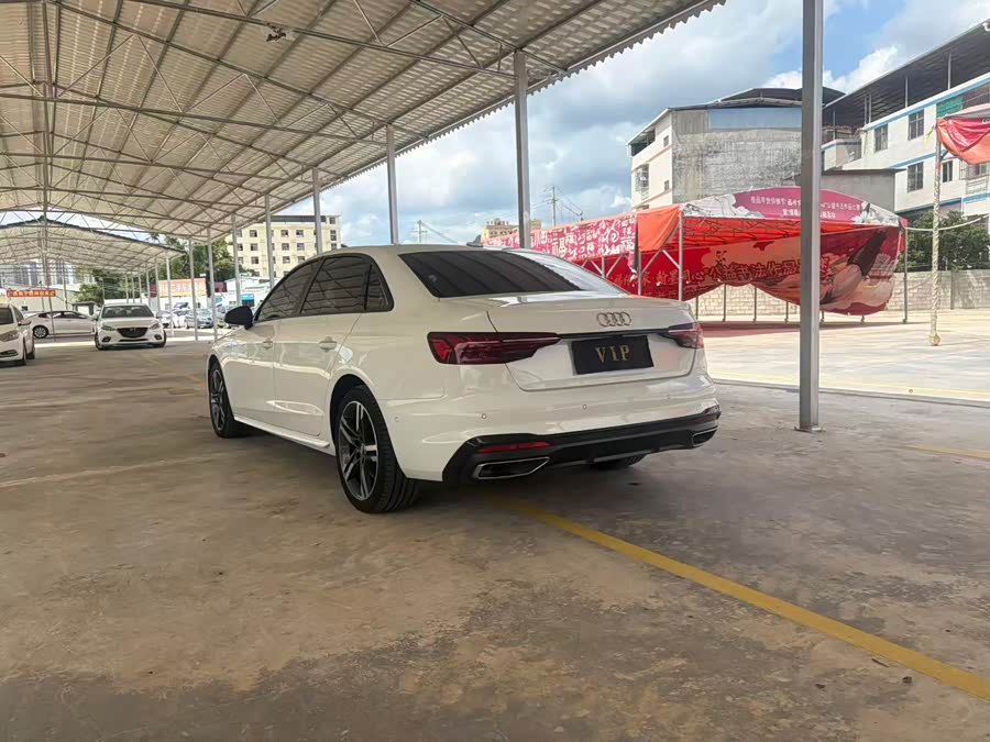 Audi A4L 2020, фото 11