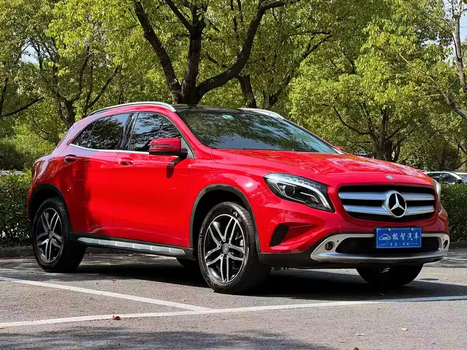 Mercedes-Benz GLA Mercedes-Benz GLA