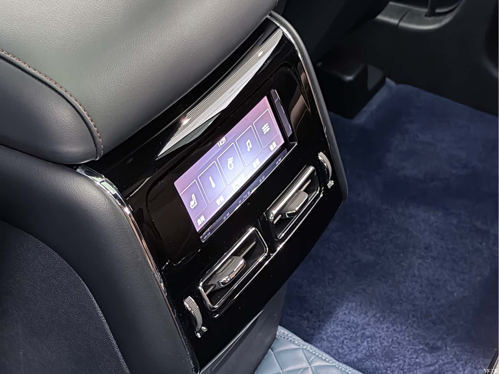 Lincoln Aviator, 2023 17