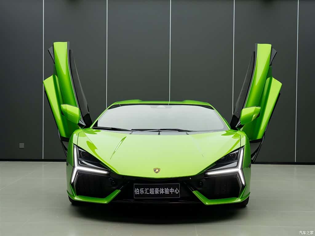 Lamborghini Revuelto, 2025 все фото
