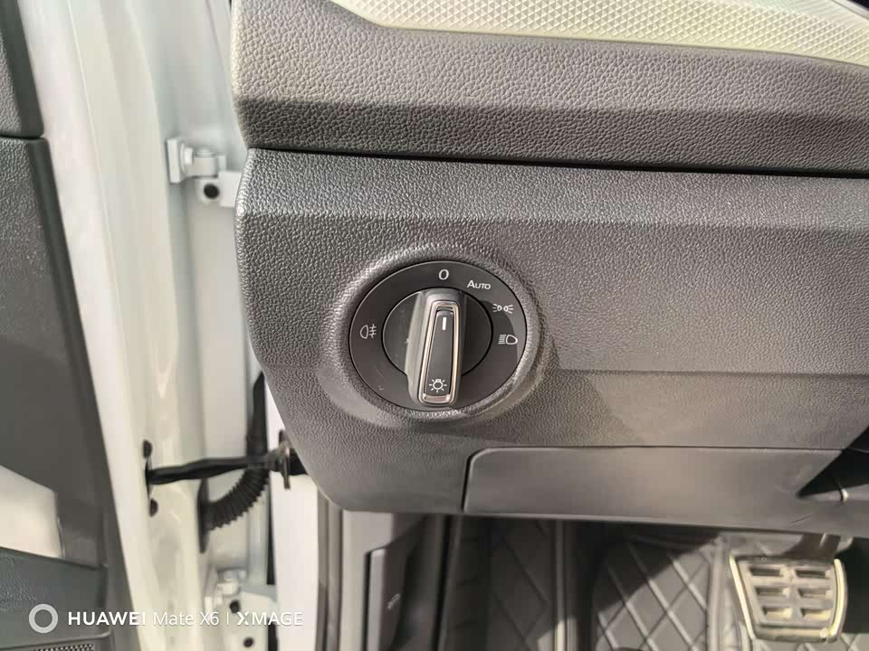 Volkswagen T-ROC exploring Songs