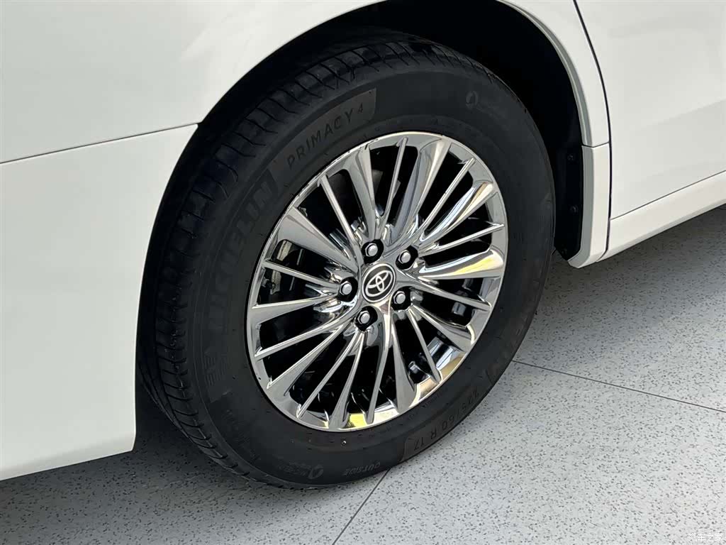 Toyota Alphard, 2022 11