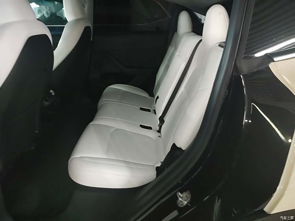 Tesla Model Y, 2023 19