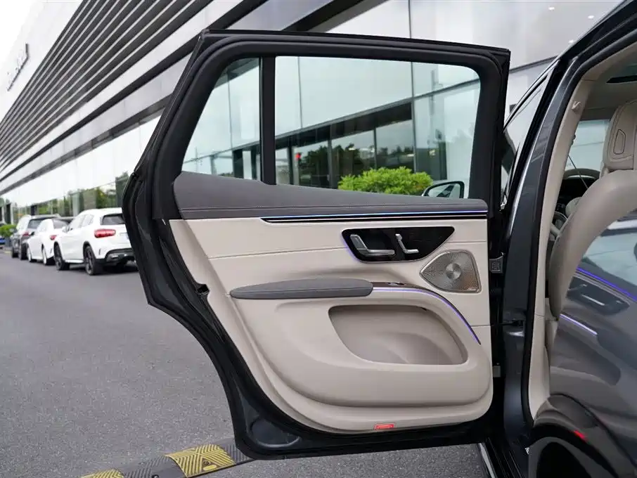 Mercedes-Benz EQS SUV